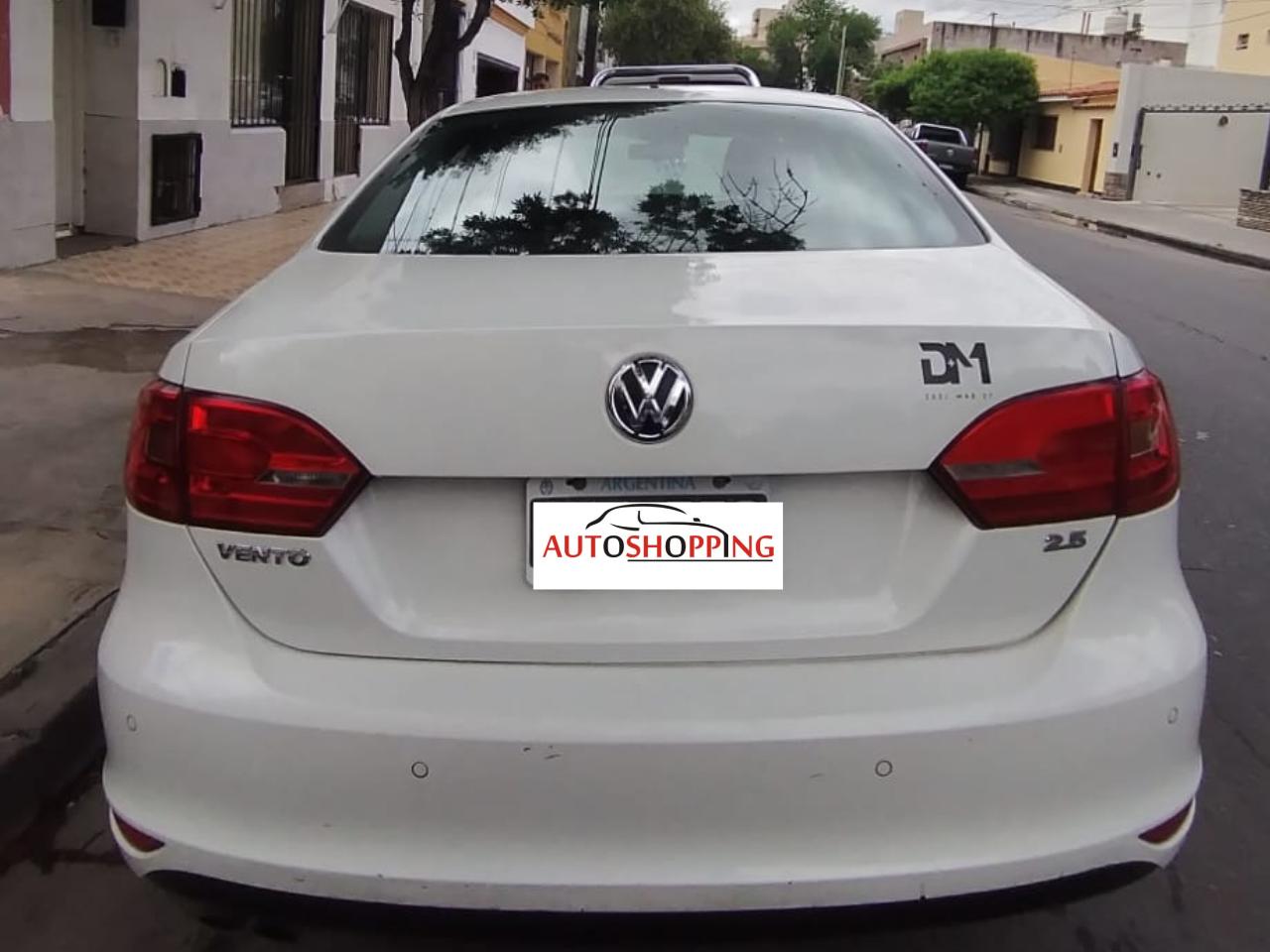 VW Vento Luxury Tiptronic 2.5N - Año 2013 - Image 2