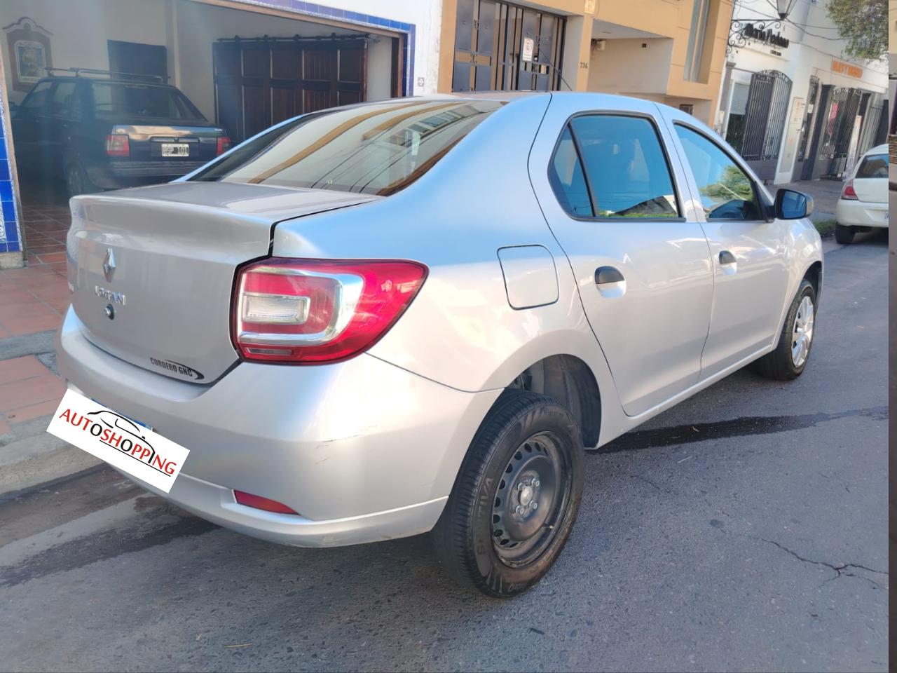 Renault Logan Life MT 1.6N c/GNC - Año 2023 - Image 4