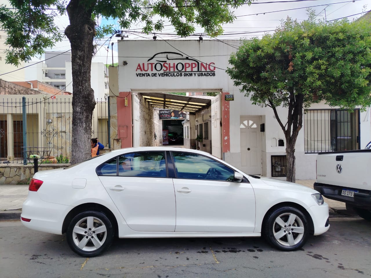 VW Vento Luxury Tiptronic 2.5N - Año 2013 - Image 6